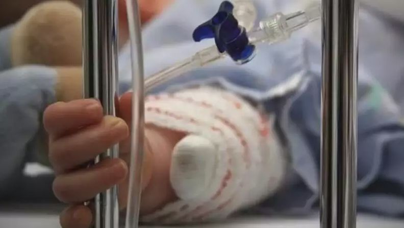 Dwuletnia Wiktoria, pobita przez własną matkę podczas jej imprezy urodzinowej, trafiła 19 października br. do szpitala dziecięcego na Skarpie w Toruniu. 24-letnia Agnieszka W. natomiast trafiła do aresztu. Podobnych spraw jest jednak zdecydowanie więcej - w Kujawsko-Pomorskiem, ale i całym kraju.