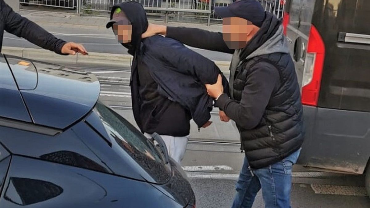Napadł na stację paliw, a później na sklep. Sprawca jest w rękach policji 