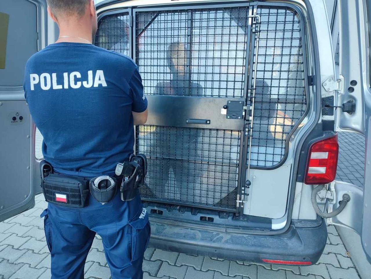 Oświęcim: 29-latek zatrzymany za bandycki rozbój na nastolatce. Uderzył ją butelką w głowę, a potem okradł