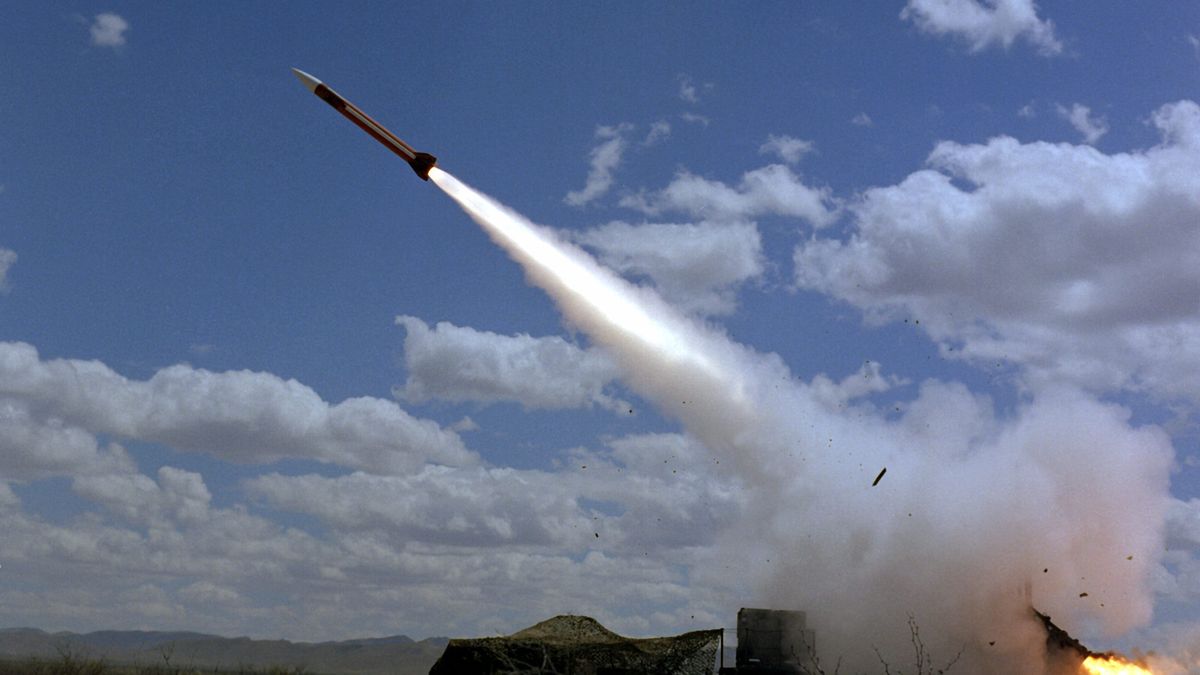 A MIM-104 Patriot anti-aircraft missile is fired during a 6th Training...
A MIM-104 Patriot anti-aircraft missile is fired during a 6th Training Brigade exercise.  (US ARMY PHOTO DA-SC-91-05372)
[Photo via Newscom] pubmilpics011066 (edisto collection)
UNKNOWN
Krieg, 080708MIL_BestArmy, MIL, WAR, A