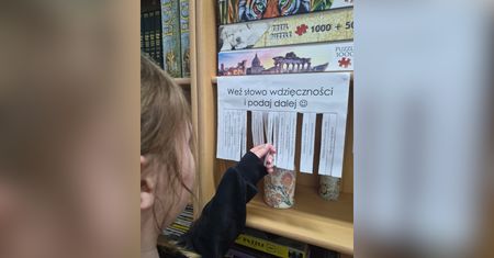 To nie ogłoszenie. Wywiesili karteczkę. "Czynią cuda"
