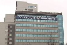 Siedziba Collegium Humanum, fot. kadr z TVN24
