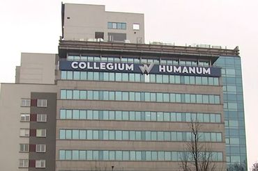 Siedziba Collegium Humanum, fot. kadr z TVN24