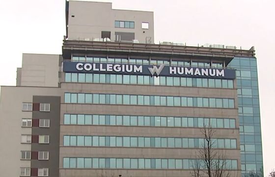 Bez egzaminu, opłata za rezygnację. Collegium Humanum z zarzutami