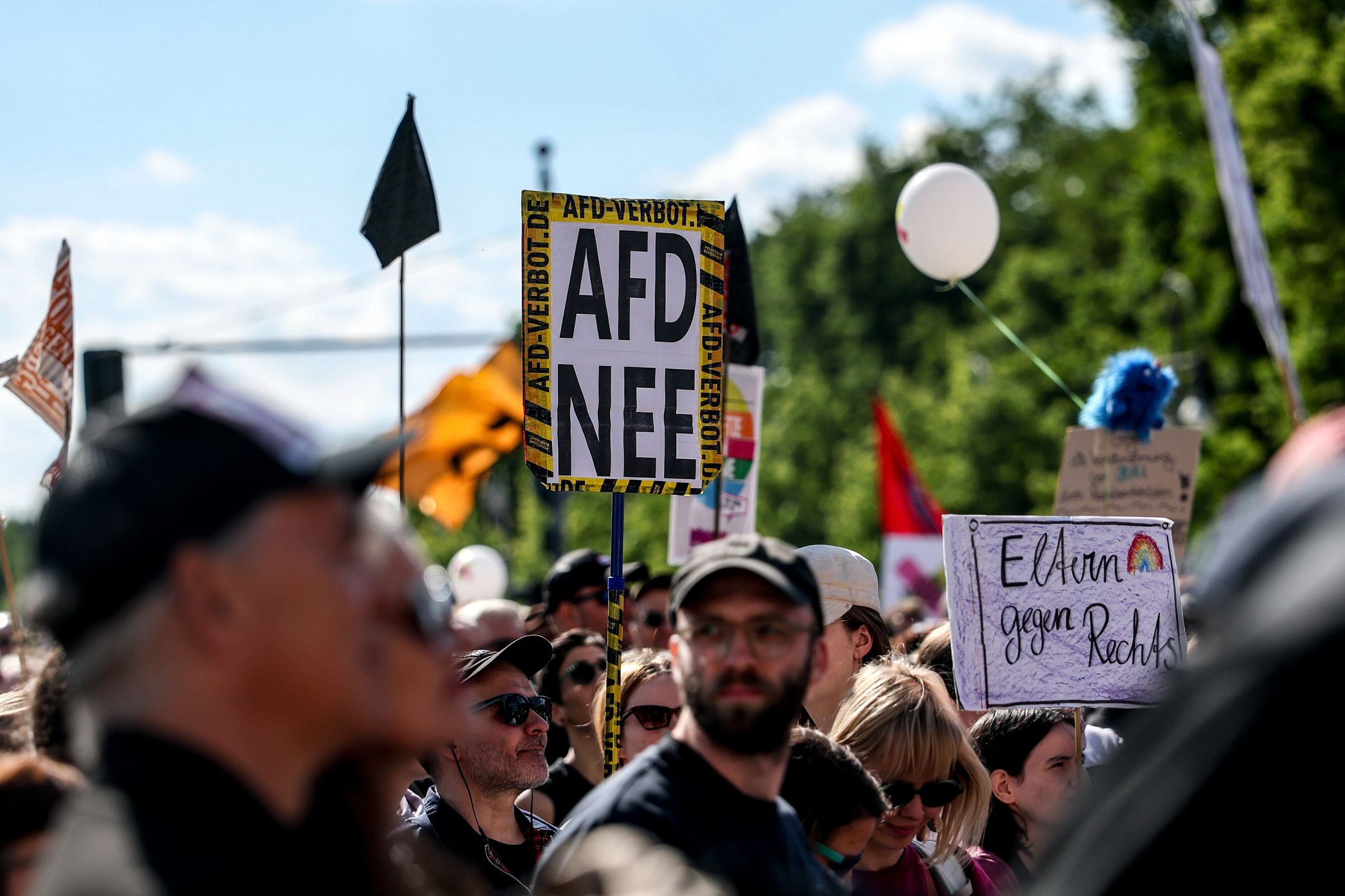 W największych demonstracjach przeciwko prawicowo-populistycznej Alternatywie dla Niemiec, które odbyły się w Berlinie i Monachium, uczestniczyły tysiące osób.
