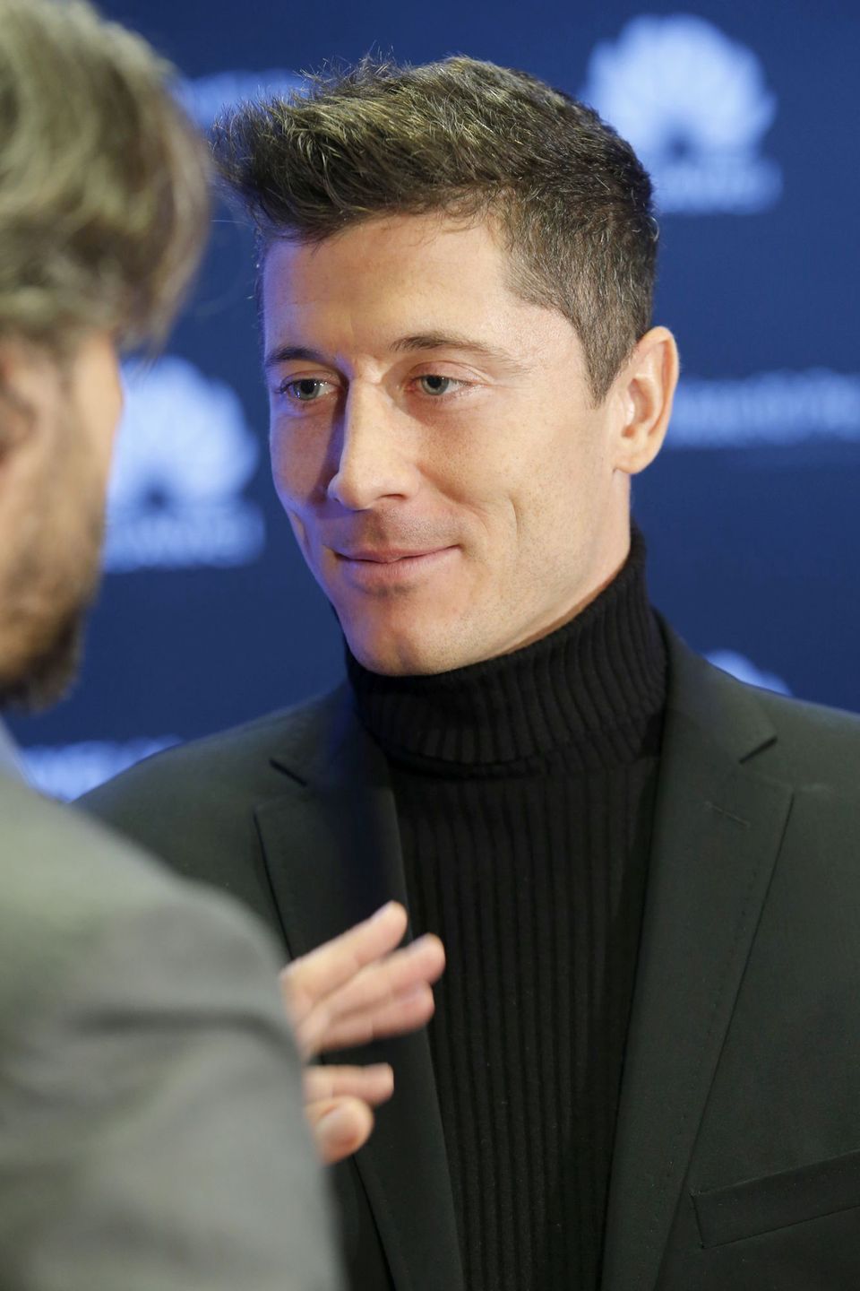 Robert Lewandowski otwiera nową restaurację, a potencjalni pracownicy narzekają na niskie stawki