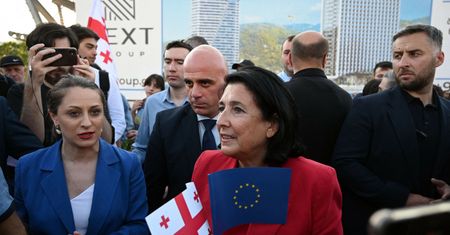 Rosjanie przylecą do Europy gruzińskimi liniami. Prezydent kraju krytykuje rząd