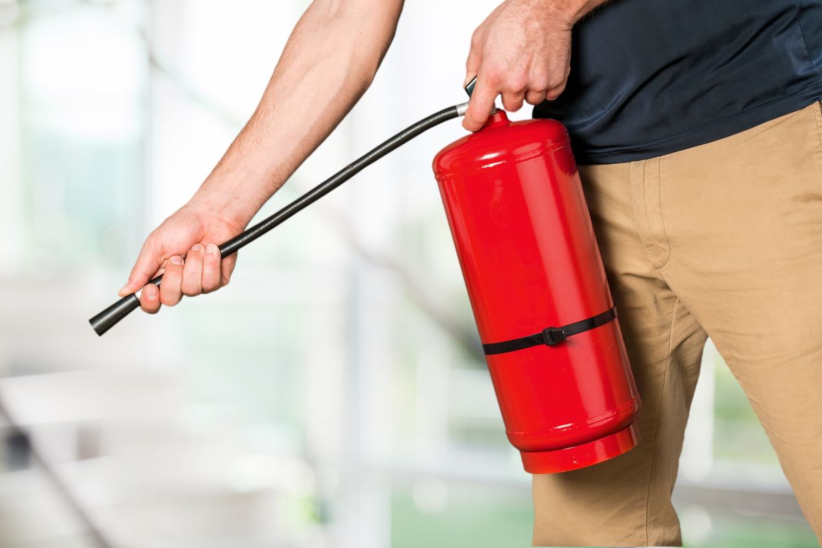 How to use a fire extinguisher?