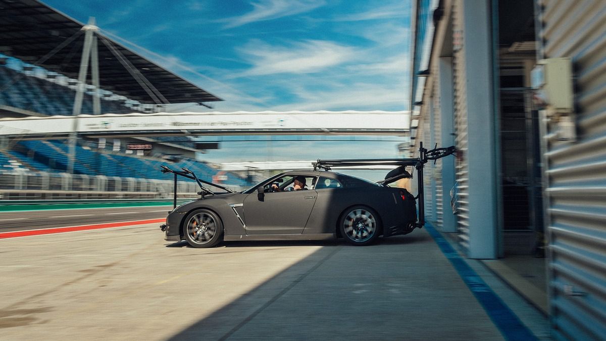 Nissan GT-R przerobiony na niesamowity samochód do kręcenia 3