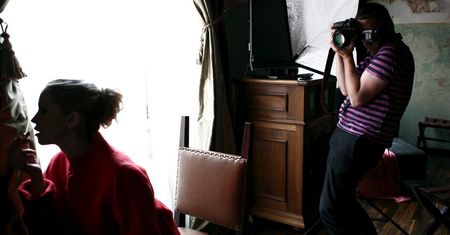 Światło błyskowe w fotografii mody. Jaki sprzęt wybrać? [poradnik]