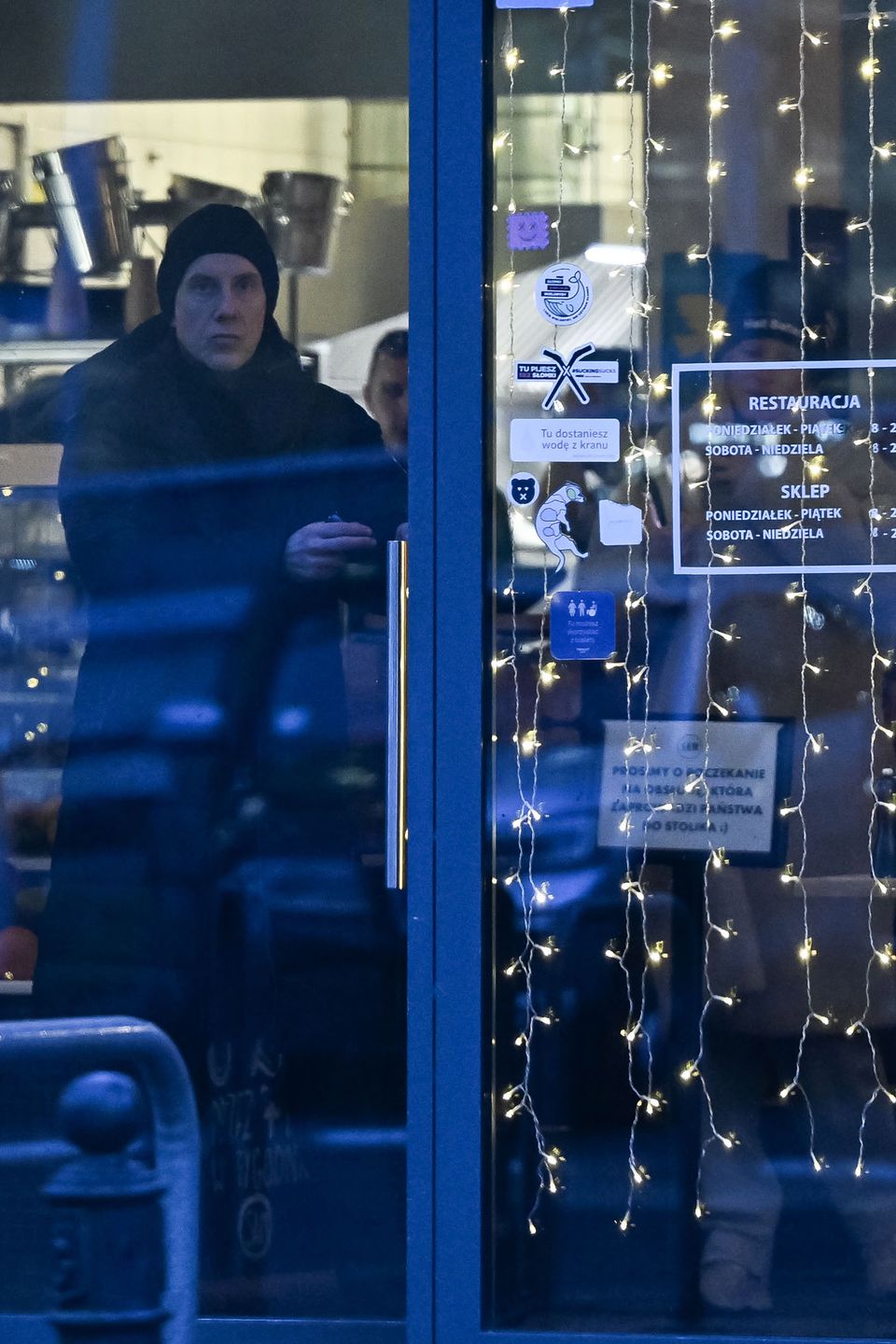 Nergal wybrał się z dziewczyną do restauracji