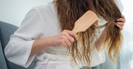 Domowa odżywka, dzięki której włosy rosną szybciej. Wystarczą trzy składniki