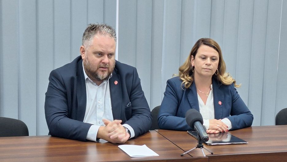 Łukasz Muciok, zastępca prezydenta Gniezna i Agnieszka Krysztofiak, dyrektorka MOPS-u
