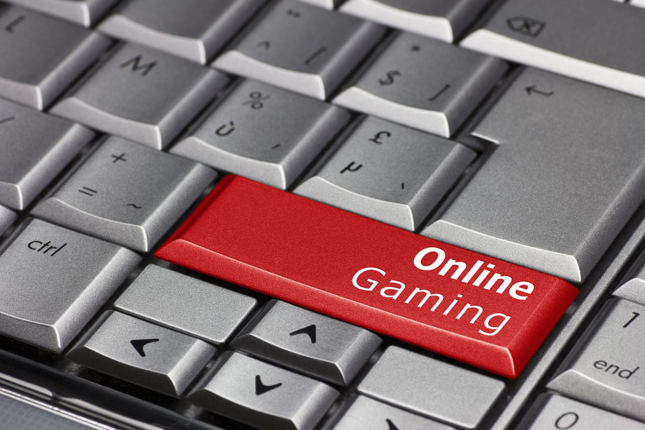 Zdjęcie Online gaming pochodzi z serwisu Shutterstock