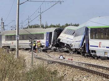 Na Mazowszu wykoleił się pociąg. Wcześniej doszło do zderzenia