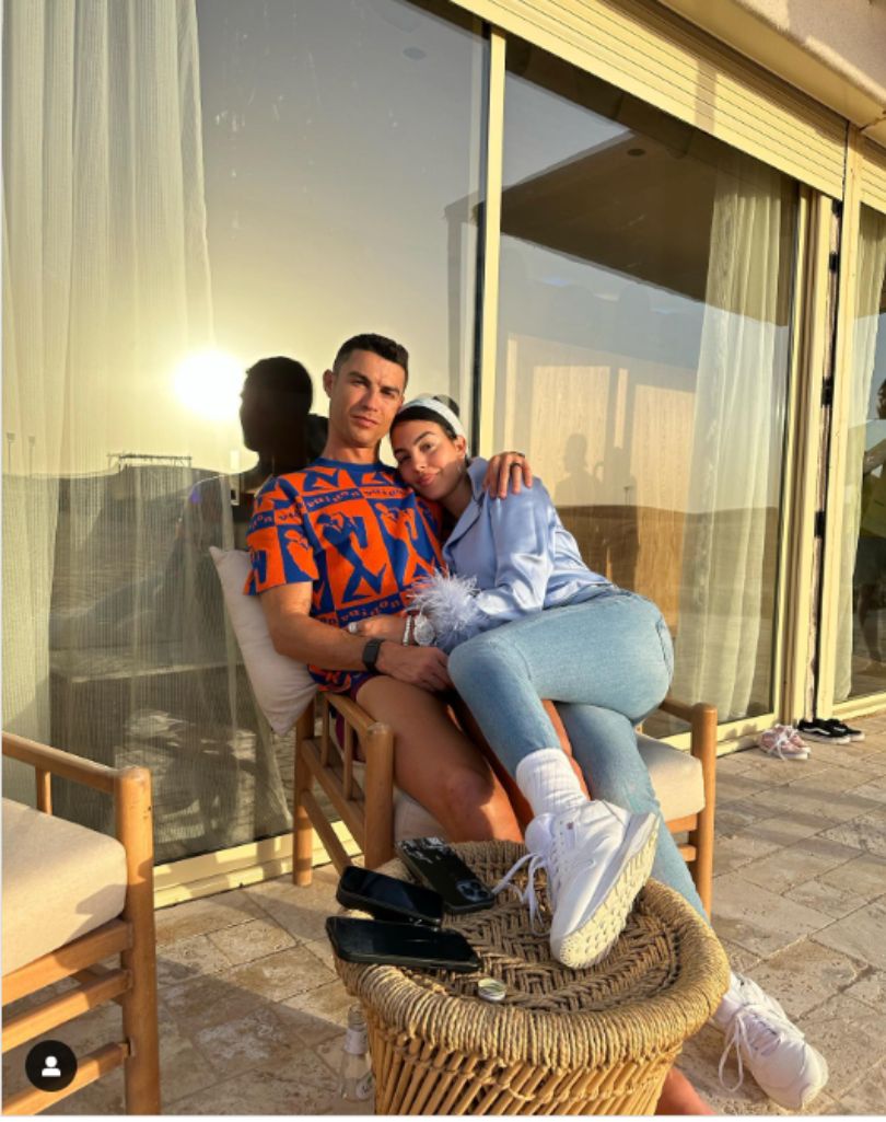 Cristiano Ronaldo i Georgina Rodriguez ucinają plotki o kryzysie, publikując romantyczne zdjęcie