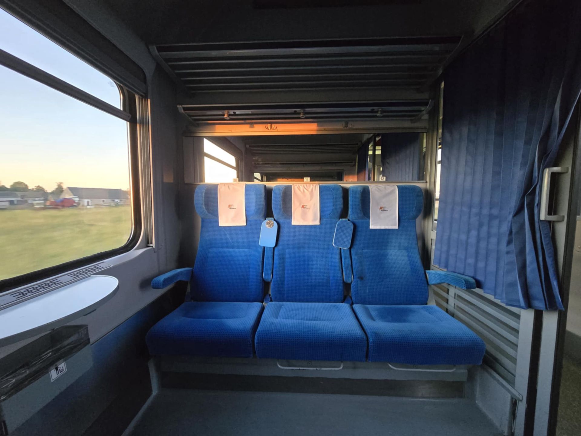 Tak wygląda przedział I klasy w pociągu do Pragi