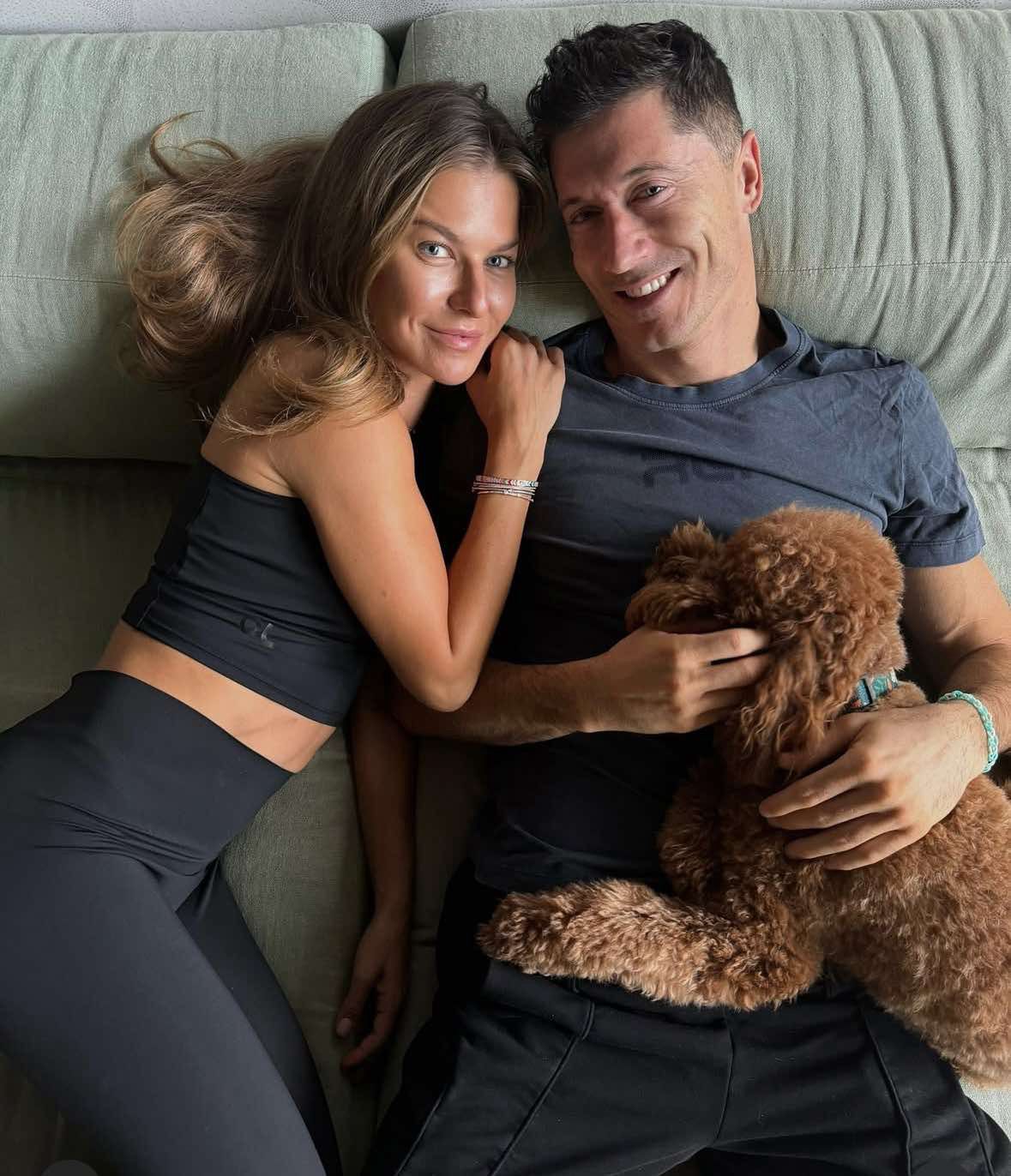 Anna Lewandowska szaleje na stoku z Robertem i Klarą