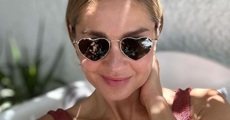 Wygrzewa się w tropikach. Wskoczyła w efektowne bikini