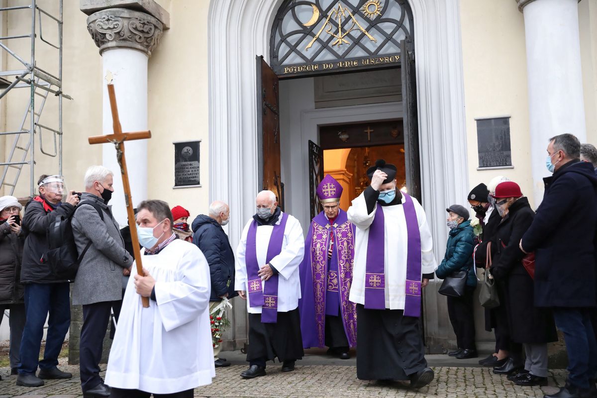 Negatywne oceny Kościoła katolickiego