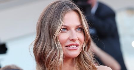 Zmysłowa Anna Lewandowska pręży się w samej bieliźnie. Ogień? (FOTO)