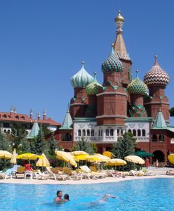 Hotel, który przypomina Kreml i Plac Czerwony. Znajduje się w Turcji