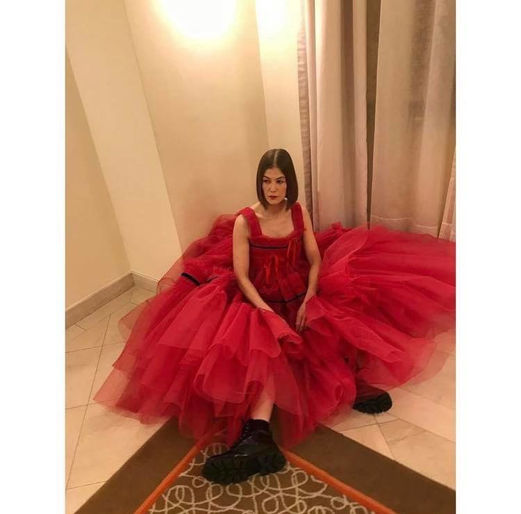 Złote Globy 2021: Rosamund Pike