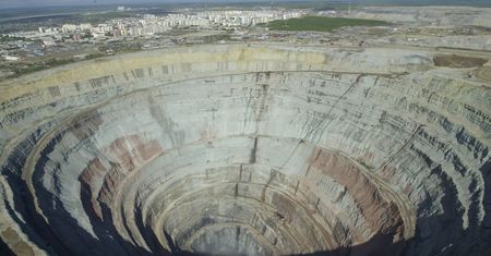 Diamenty są pod nami. Stąpamy po niewyobrażalnym i nieprzeliczalnym wręcz skarbie