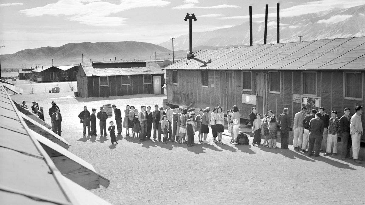 Symboliczne zdjęcia. Amerykanie zamknęli Japończyków w obozach 1