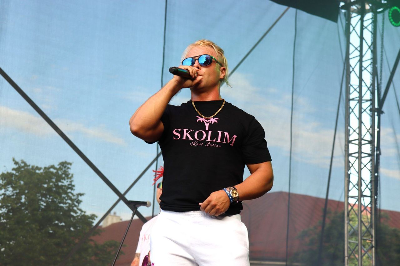 Tłumy na koncercie Skolima w Łęczycy! Król Latino porwał publiczność swoimi hitami