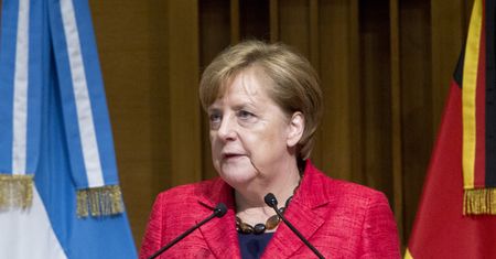 Putin rozmawiał z Merkel o możliwości "wspólnej produkcji szczepionek"