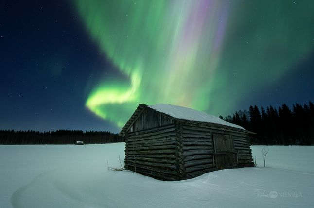 Największym dążeniem fotografa jest ujęcie surowego widoku fińskich krajobrazów połączonych z malowniczymi rzekami zórz polarnych w okolicach swojego domu, ponieważ nikt inny tego nie robi, a warto podzielić się ze światem tymi niesamowitymi obrazami.