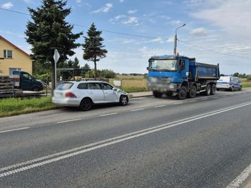 Groźny wypadek na krajowej "60". Kierująca i pasażerka trafiły do szpitala
