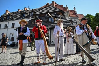 To już w ten piątek w Kaźmierzu Dolnym! Sprawdź program 59. Festiwalu Kapel i Śpiewaków Ludowych