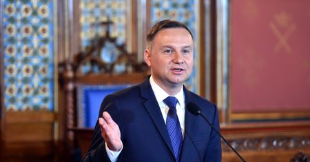 Pytanie o przyjęcie euro w proponowanym przez prezydenta referendum? "To jest być może temat ważny"