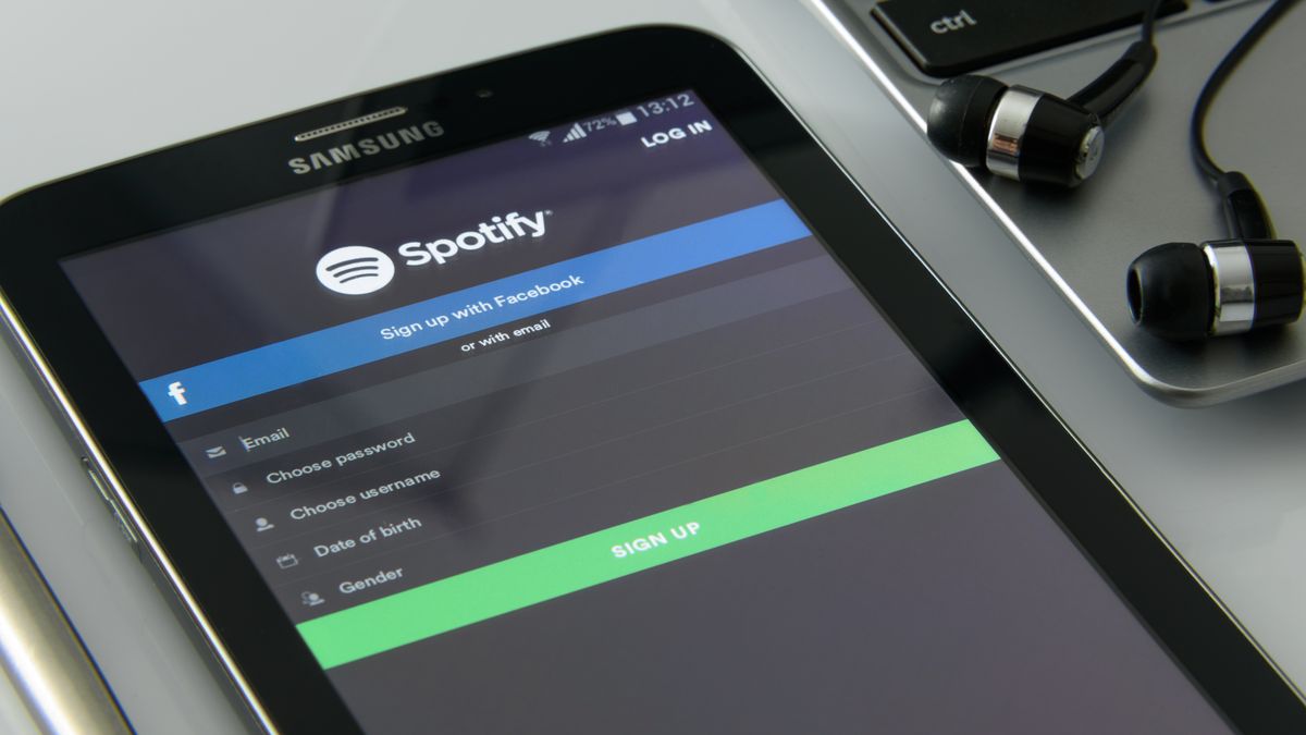 Spotify w końcu na siebie zarabia, inwestuje w podcasty