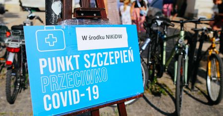 Pracodawcy sprawdzą, czy jesteśmy zaszczepieni na COVID-19. Czy niezaszczepionym może grozić zwolnienie z pracy?