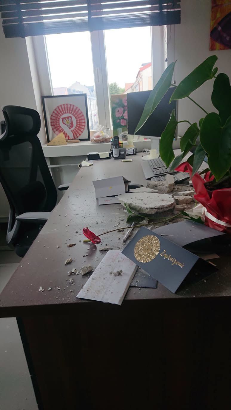 Sufit runął w gabinecie wiceprezydentki