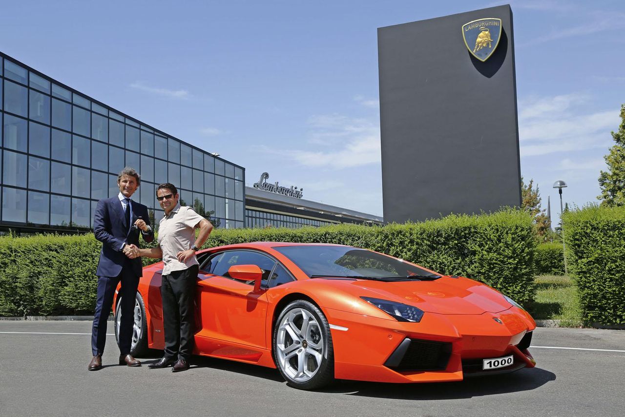 Stephan Winkelmann wręcza kluczyki do jubileuszowego egzemplarza modelu Lamborghini Aventador LP 700-4
