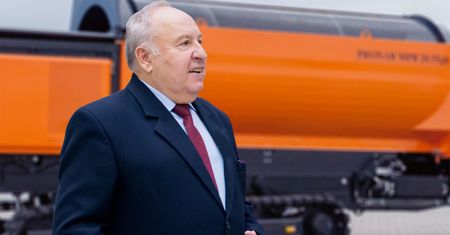 Lata po Polsce prywatnym samolotem. Stworzył imperium na skraju Puszczy Białowieskiej