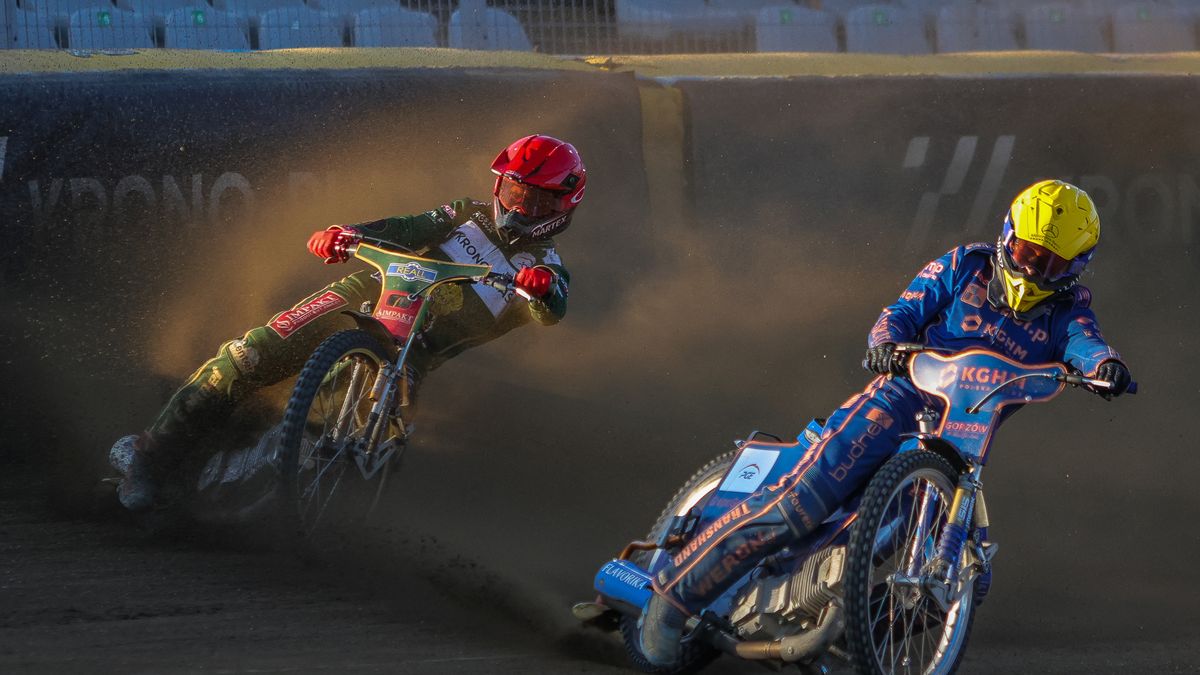 WP SportoweFakty / Patryk Kowalski / Na zdjęciu: Kacper Woryna (kask czerwony) i Jakub Miśkowiak (kask żółty)