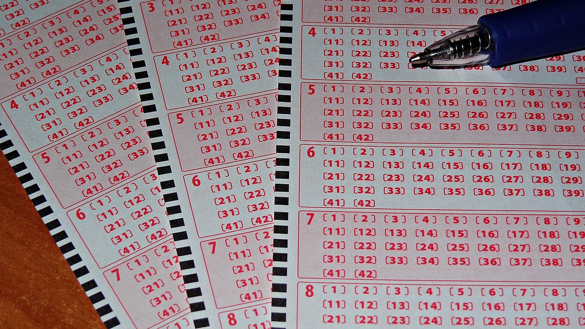 Kumulacja Lotto rozbita, padła szóstka