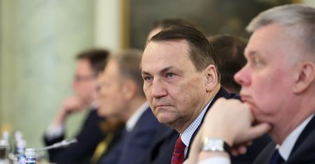 Sikorski poparł Dudę. "Chce pokazać kierunek"