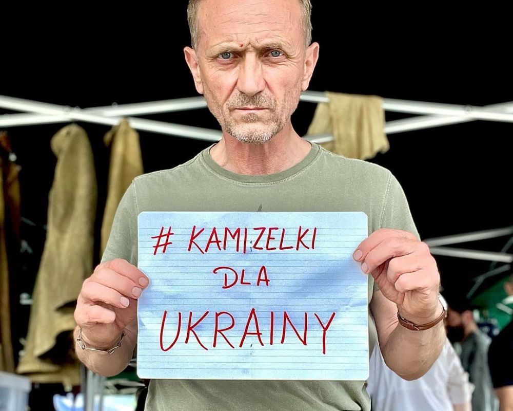 Andrzej Chyra dołączył do akcji #kamizelkidlaUkrainy