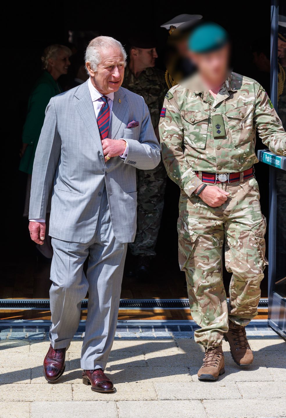 William i Karol są "zajęci" w trakcie wizyty Harry'ego w Wielkiej Brytanii