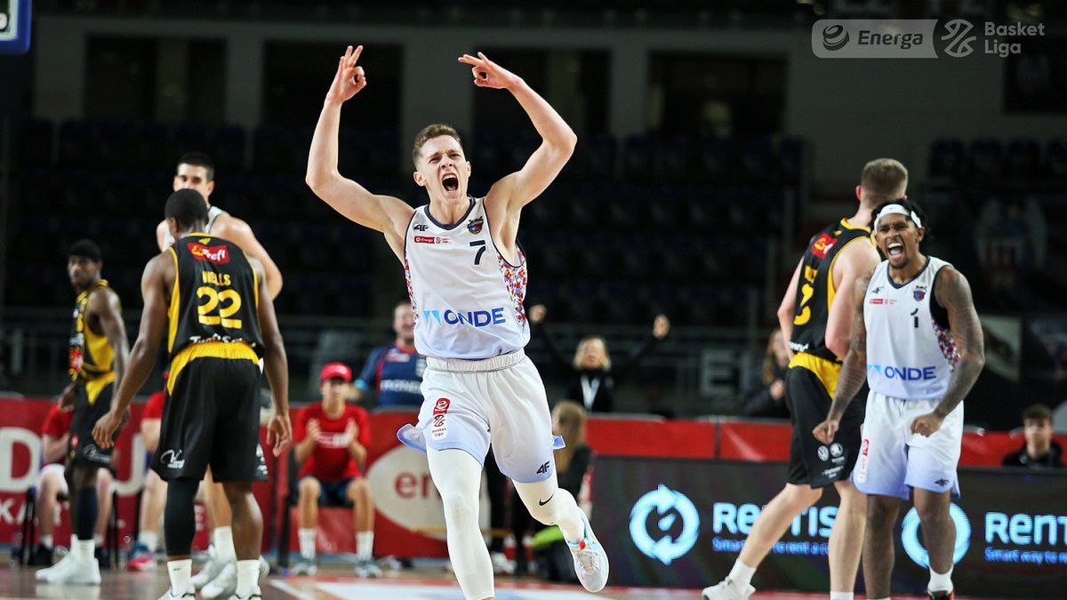 Materiały prasowe / Andrzej Romański / Energa Basket Liga / Na zdjęciu: Kacper Gordon