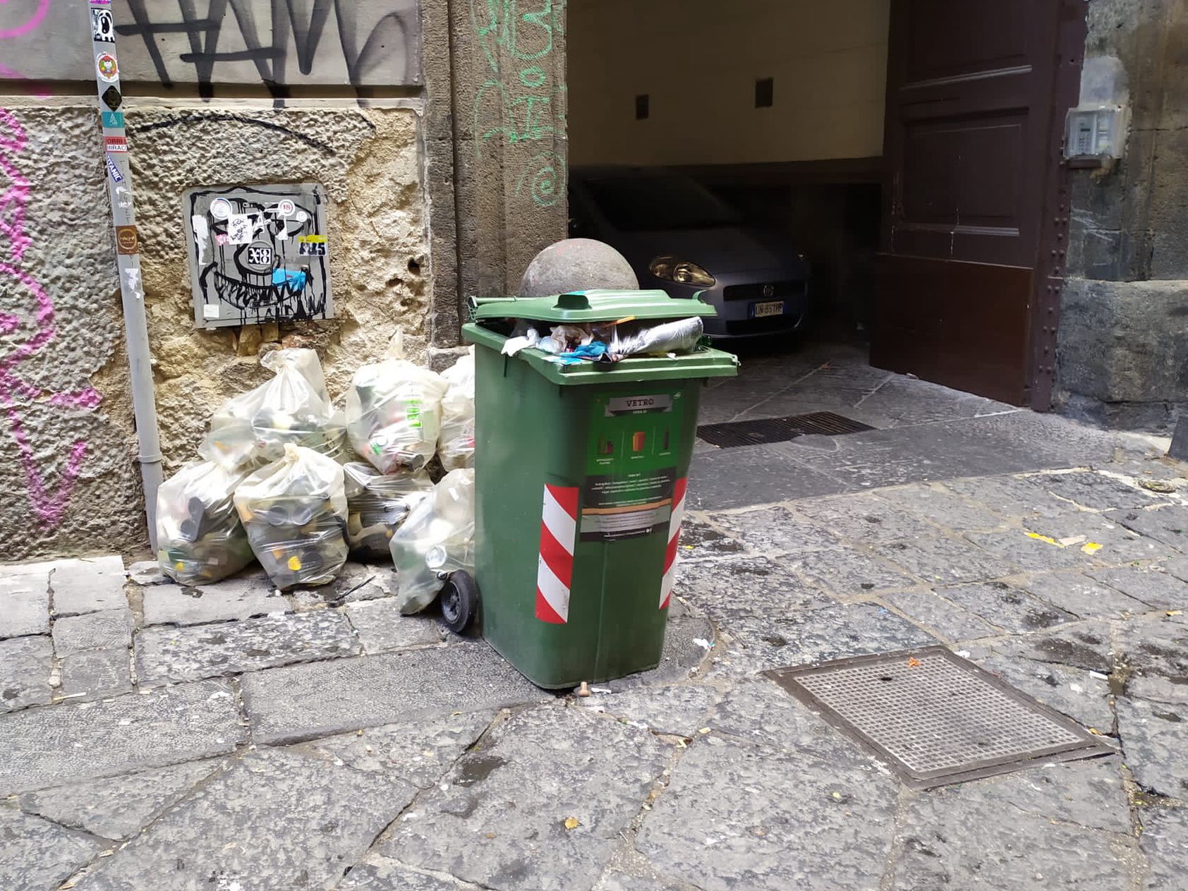 Takie obrazki sprawiają, że zwiedzanie miasta staje się mało przyjemne