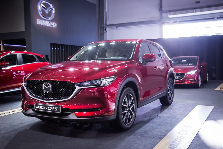 Mazda w kreatywny sposób omija ograniczenia napotykane przez konkurencję.