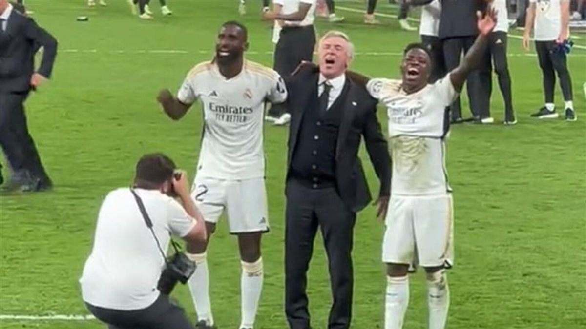 Twitter / REAL MADRID FANS / radość Carlo Ancelottiego