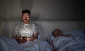 Nowy łóżkowy trend. Coraz więcej par "śpi po skandynawsku"